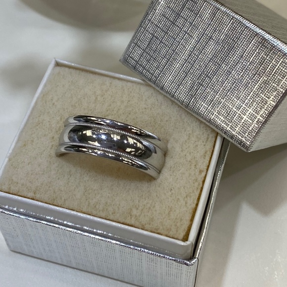 Mens Platinum Wedding Band Ring size 8.5 - Picture 2 of 5